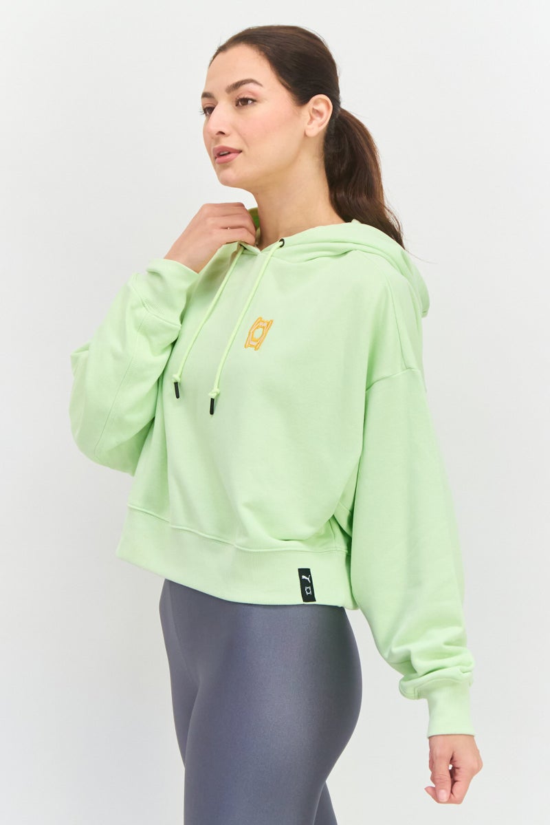 PUMA سويت شيرت رياضي نسائي بغطاء رأس مناسب في الهواء الطلق، أخضر ليموني - Image 4