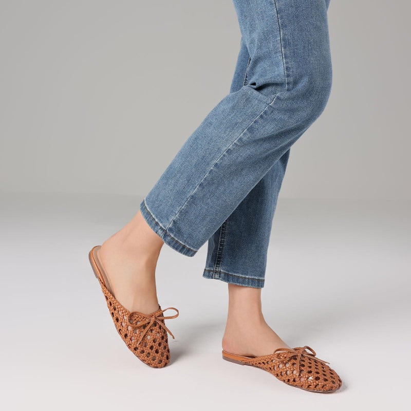 Synchoiss Women's Flat Sandals Trendy Round Toe Mules Bow Style Slip-on Mesh Flats Brown Woven Slides Summer Comfortable Casual Shoes Size 8.5 - Image 2