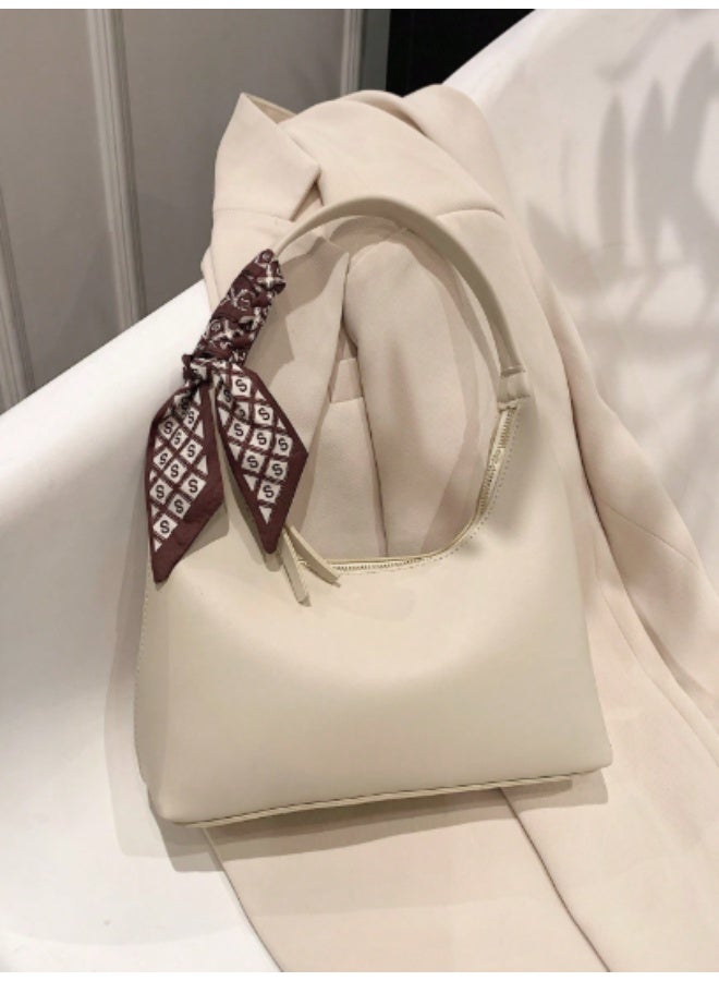 عرب شنطة يد نسائية عصرية وأنيقة، لون بيج مع شال ديكوري، تصميم فاخر بمساحة واسعة، مثالية للاستخدام اليومي والخروجات - Image 3