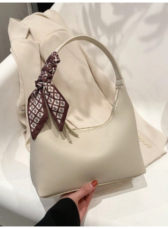 عرب شنطة يد نسائية عصرية وأنيقة، لون بيج مع شال ديكوري، تصميم فاخر بمساحة واسعة، مثالية للاستخدام اليومي والخروجات - Image 1