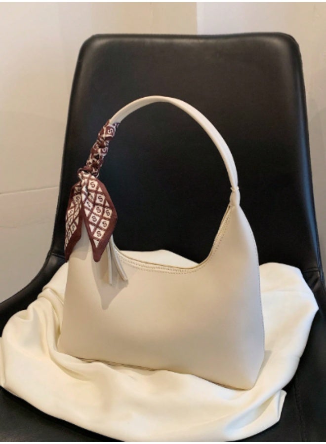 عرب شنطة يد نسائية عصرية وأنيقة، لون بيج مع شال ديكوري، تصميم فاخر بمساحة واسعة، مثالية للاستخدام اليومي والخروجات - Image 4