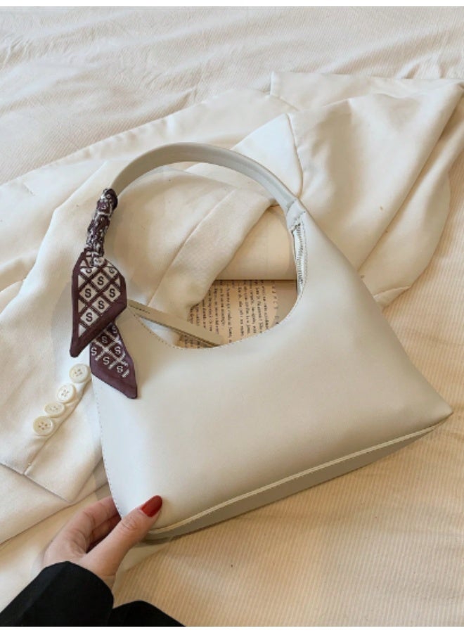 عرب شنطة يد نسائية عصرية وأنيقة، لون بيج مع شال ديكوري، تصميم فاخر بمساحة واسعة، مثالية للاستخدام اليومي والخروجات - Image 2