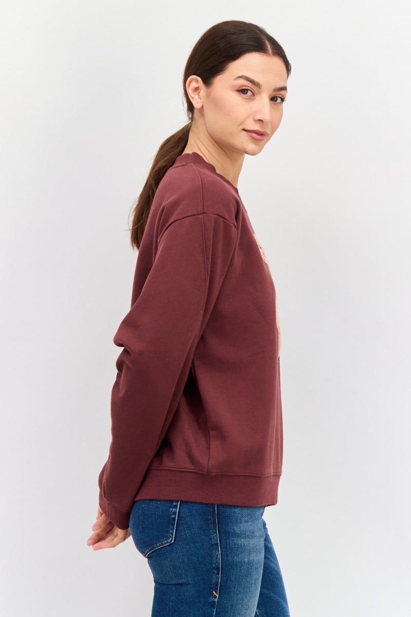 Wrangler سويت شيرت مزخرف بأكمام طويلة وياقة دائرية للنساء، بني - Image 4