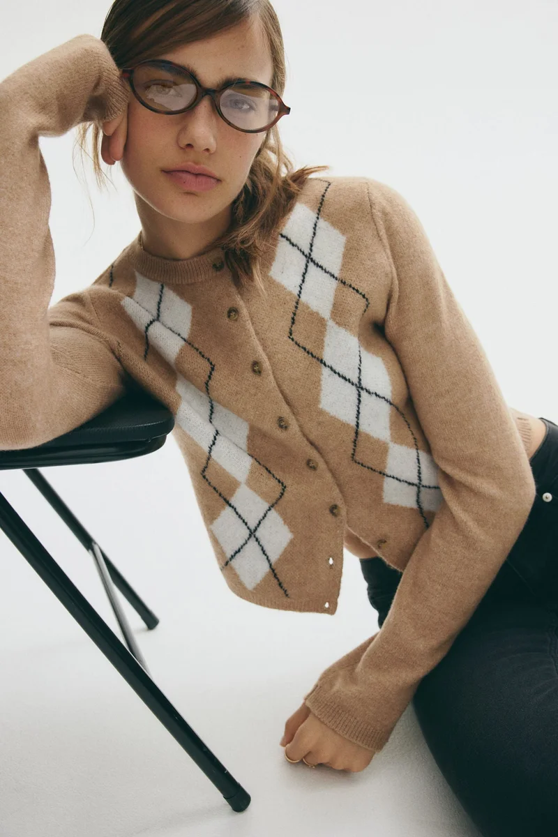 اتش اند ام كارديغان من الجاكار المحبوك