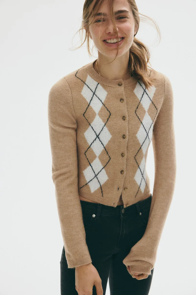 اتش اند ام كارديغان من الجاكار المحبوك