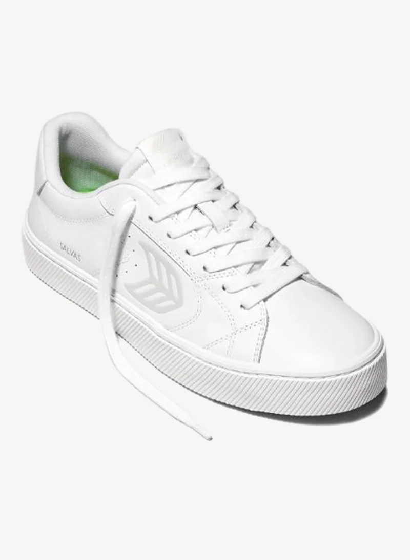 كاريوما سالفاس جلد أبيض