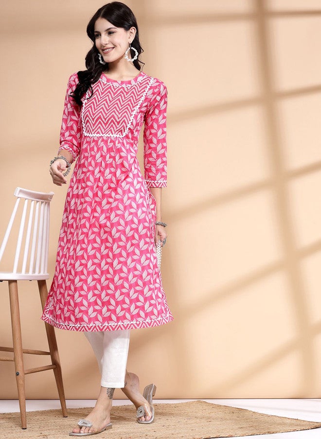 LARGISH Round Neck Floral Printed Gotta Patti Cotton A-Line Kurta in Pink & White - Image 5