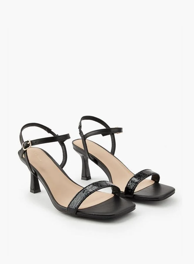 فلورا بيلا من شو إكسبرس صنادل بكعب خنجري نسائية