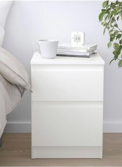 White chest of drawers