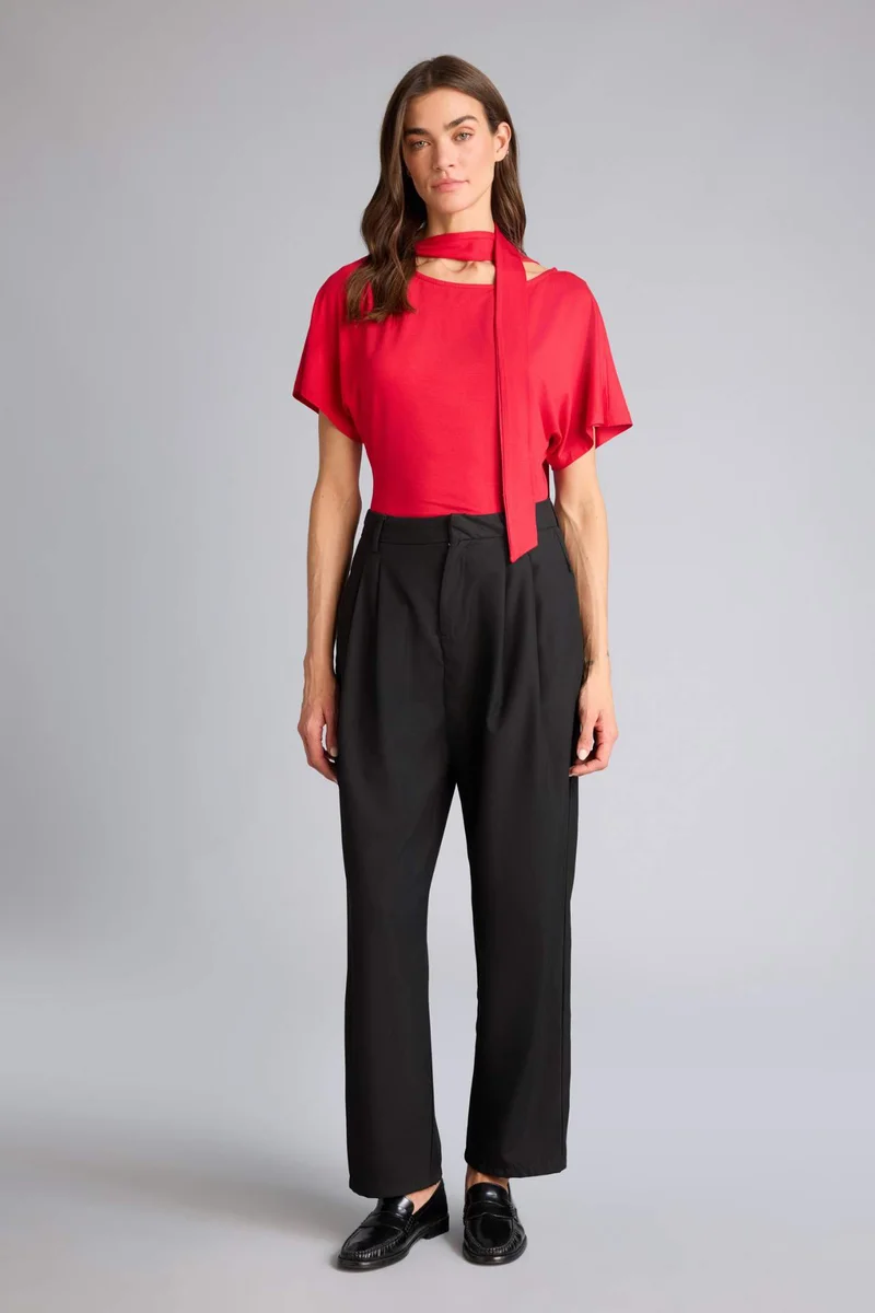 ديفاكتو Slim Fit Boat Neck Shawl Detail T-Shirt