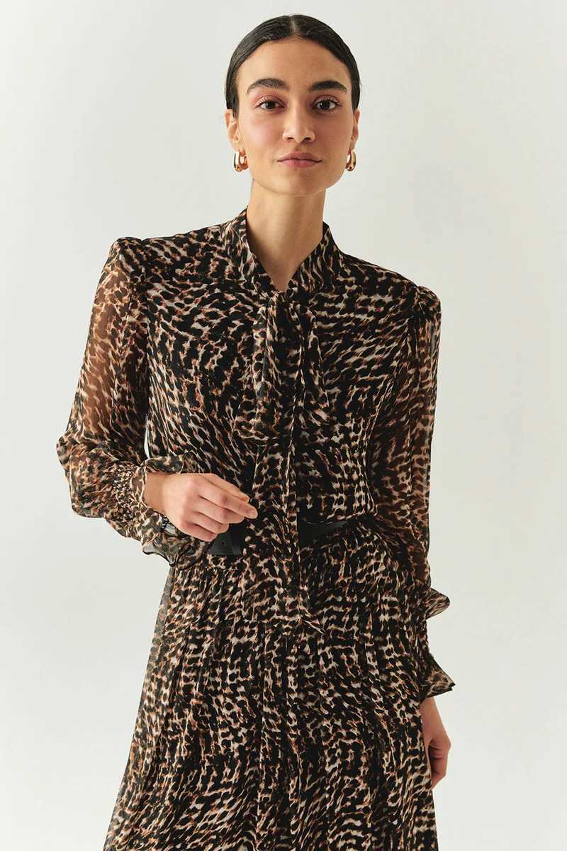 Exquise Leopard Print Scarf Collar Lined Regular Blouse