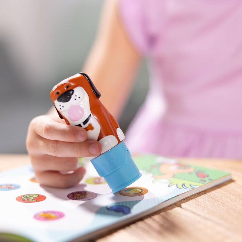ميليسا آند دوج ملصق WOW!™ Dog Creative Play - لوحة أنشطة مكونة من 24 صفحة وختم ملصقات، 300 ملصق، لعبة الفنون والحرف اليدوية، لعبة فيدجيت لشخصية ديناصور قابلة للتجميع، وحيد القرن، كلب، نمر - Image 2
