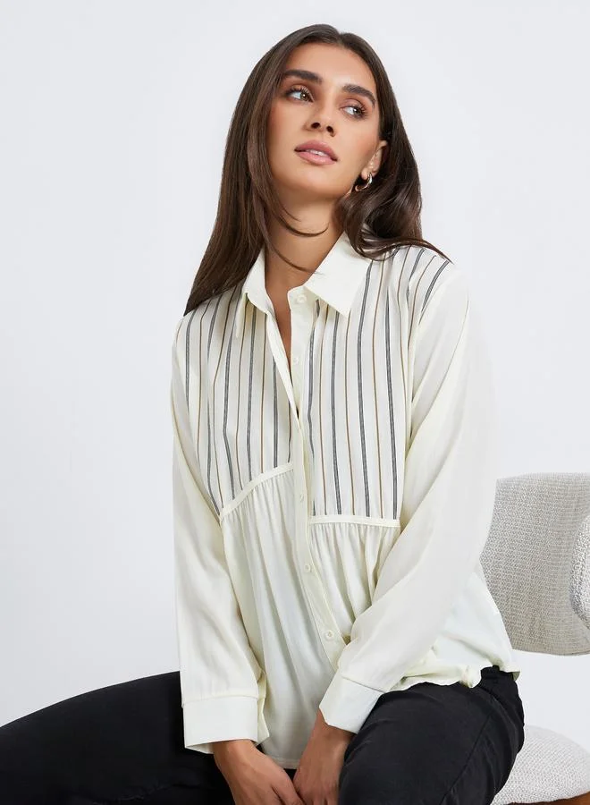 ستايلي بلوزة مخططة بقصة واسعة وأكمام طويلة