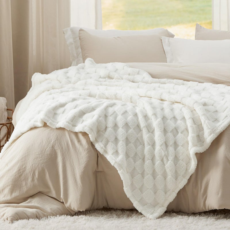 Bedsure GentleSoft White Throw Blanket for Couch - Checkered Fleece Blankets Gifts for Kids Girls, Cute Soft Cozy Throw for Bedroom Home Decor Gifts, 50x60 Inches - Image 5
