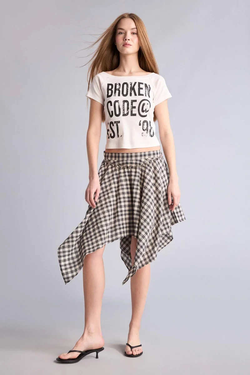 ديفاكتو Fitted Boat Neck Printed Ribbed T-Shirt