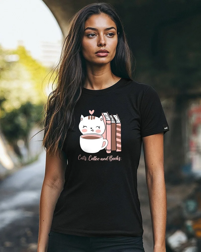 بيواكوف تيشيرت نسائي بقصة ضيقة مطبوع عليه رسومات قطط سوداء وقهوة وكتب