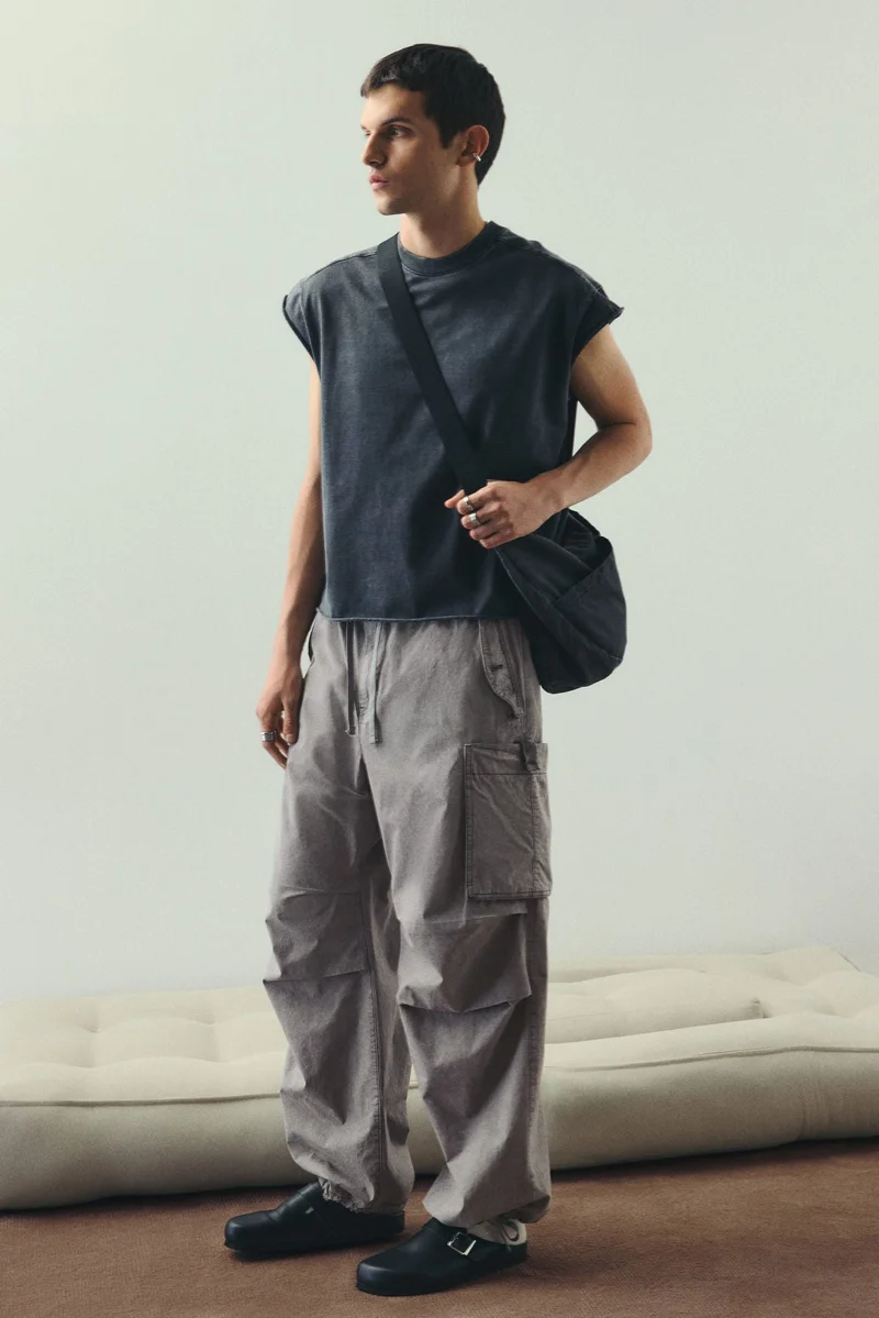 اتش اند ام بنطلون من نسيج باراشوت بقصّة فضفاضة