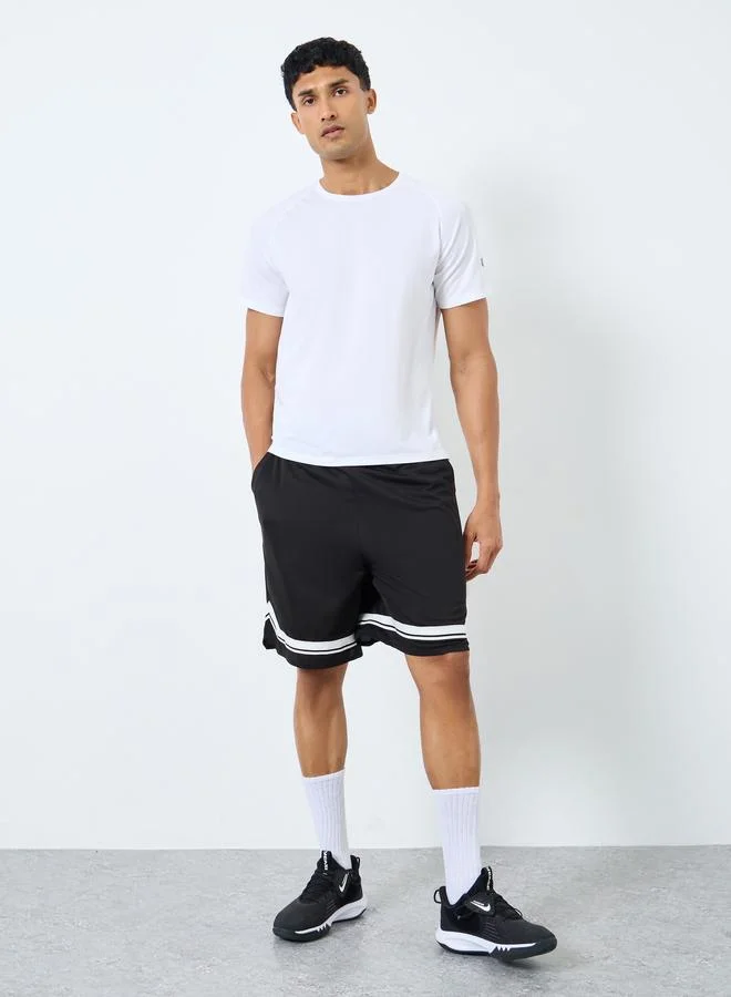 Styli Styli Contrast Hem Regular Fit 9inch Running Shorts