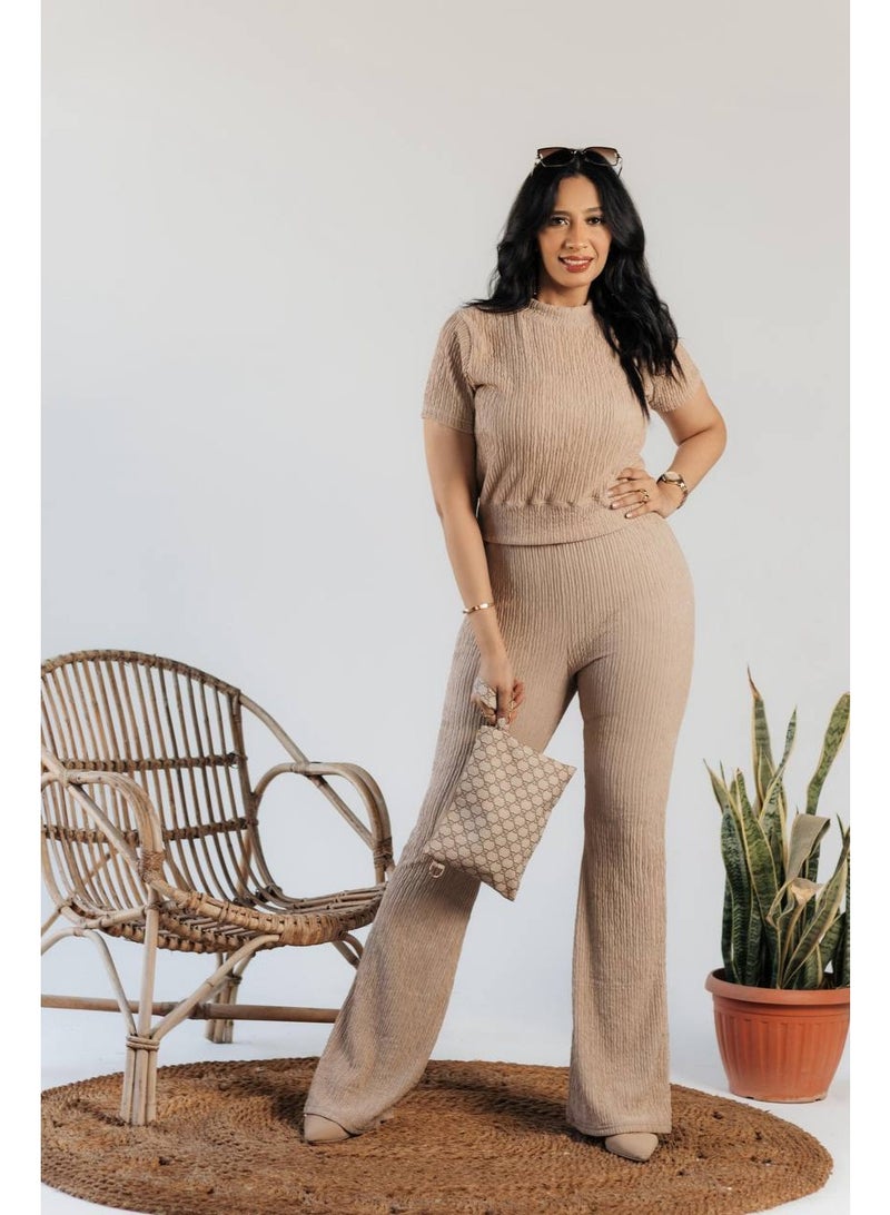 نونا فاشون طقم قطعتين للنساء تيشيرت قصير كاجوال وبنطال فضفاض بتصميم رياضي متميز لون بيج  خامه كوريشه ليكرا مستورد - Image 1