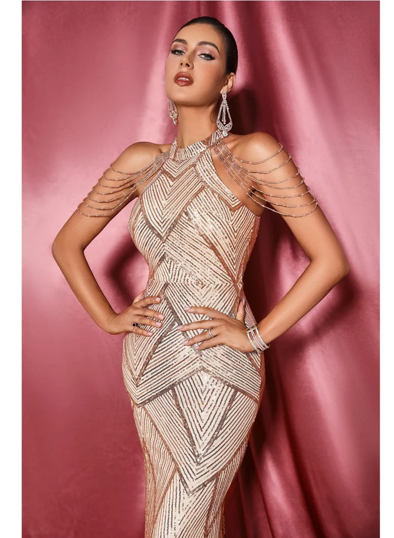 بيلا بارنيت فستان ماكسي من الترتر البالي