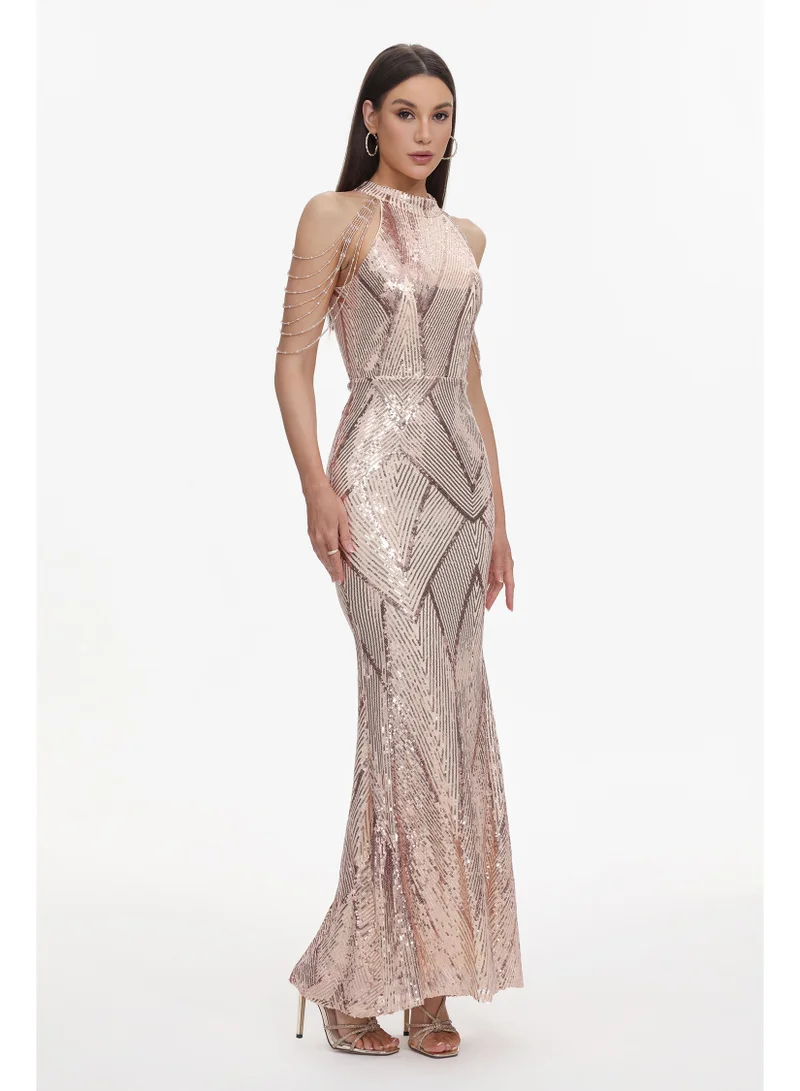 بيلا بارنيت فستان ماكسي من الترتر البالي