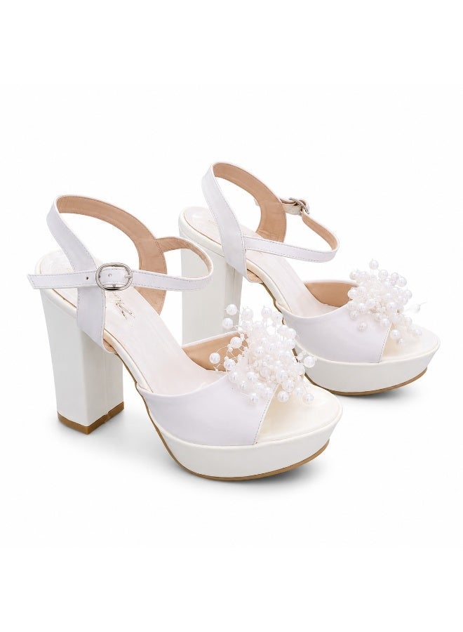 Vbranda A block heel sandal with pearl beads at the front.C-124-WHITE - Image 3