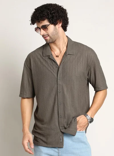 Campus Sutra Men's Taupe Brown Zigzag-Helix Resort Oversized Shirt