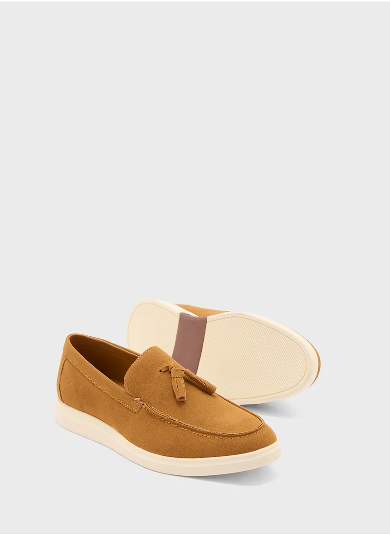 روبرت وود Tassel Detail Suede Slip Ons