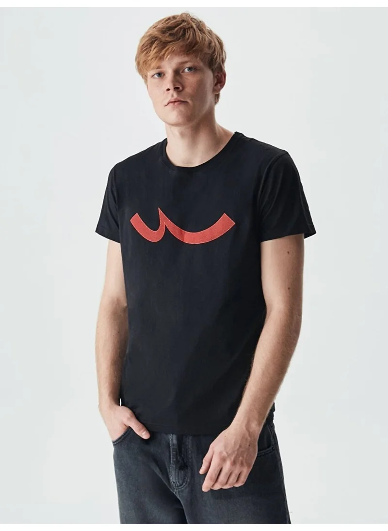 إل تي بي Black T-Shirt