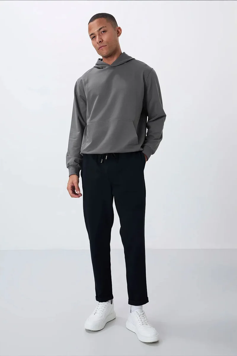 تومي لايف TOMMY Men's Textured Tapered Sweatpants