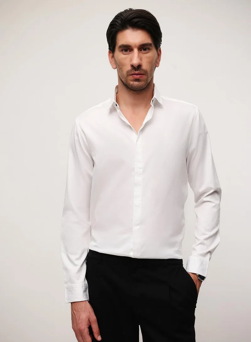 دينيس لينغو Off White Satin Solid Print Button Down Slim Fit Shirt For Men