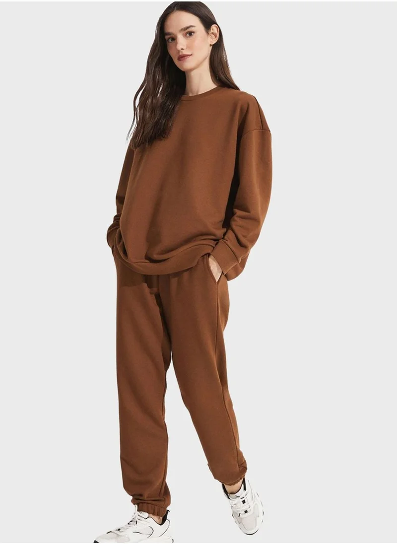 JUNE Crew Neck Overiszed Sweatshirt