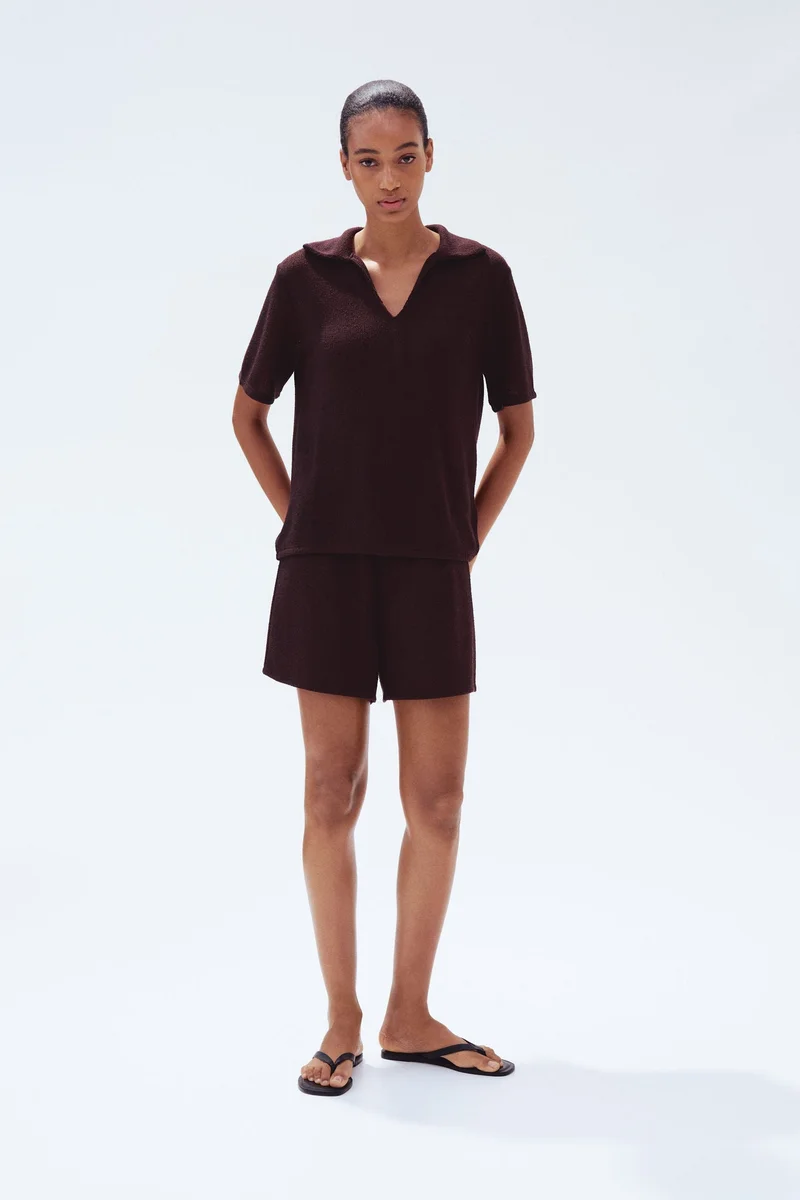 اتش اند ام بلوزة محبوكة بياقة