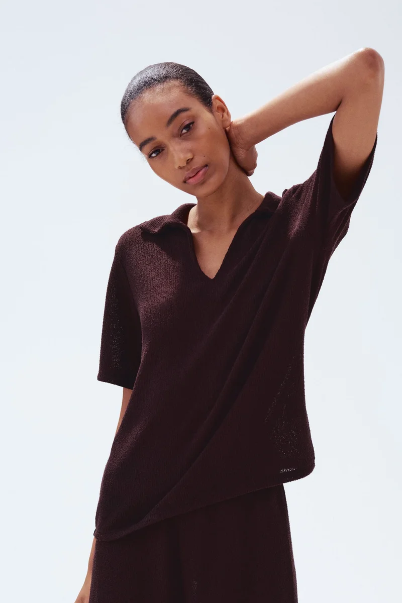 اتش اند ام بلوزة محبوكة بياقة