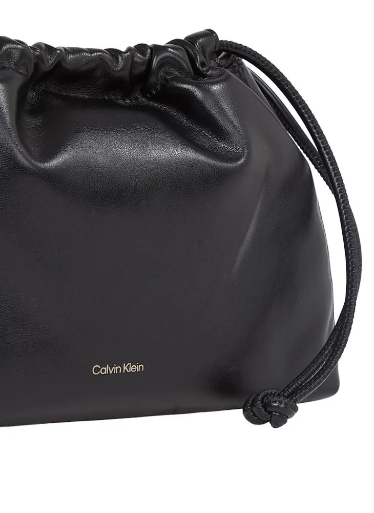 كالفن كلاين جينز DRAWSTRING CROSSBODY BAG