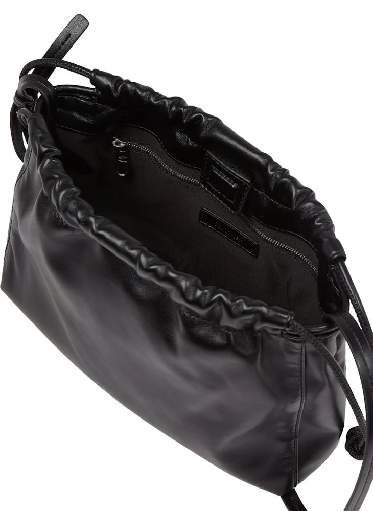 كالفن كلاين جينز DRAWSTRING CROSSBODY BAG