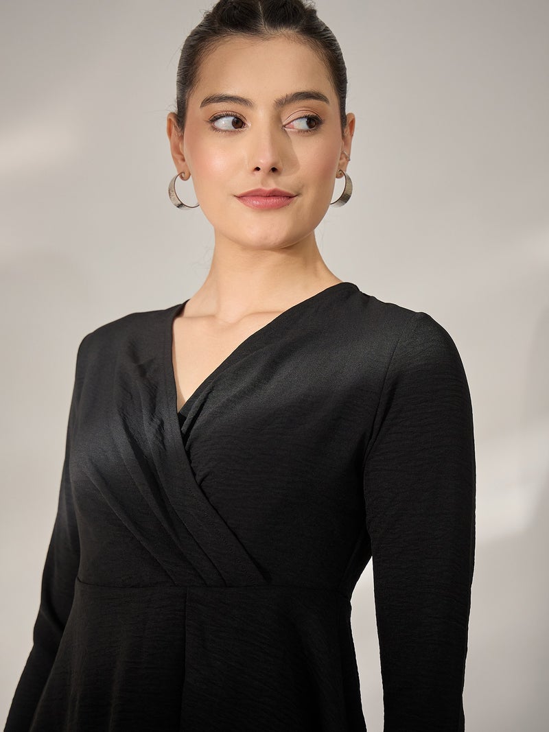 بانيت طقم متناسق (Co-ord Set) بلوزة سوداء برقبة على شكل V مع بنطلون - Image 3