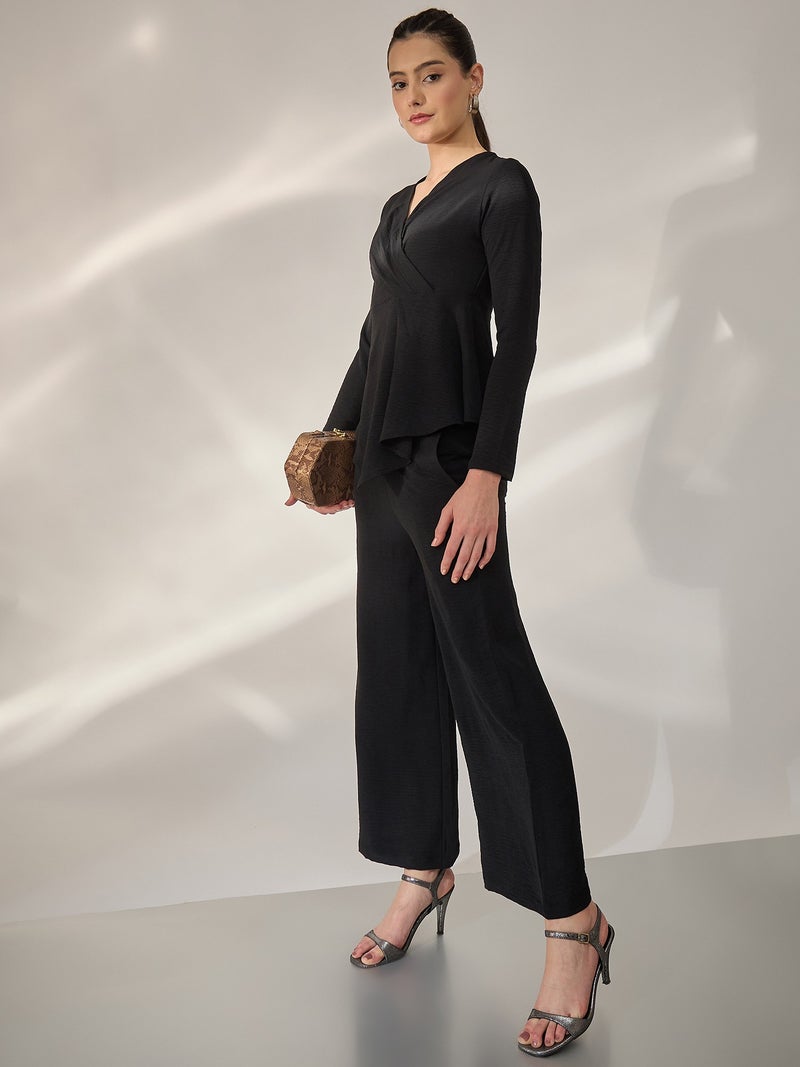 بانيت طقم متناسق (Co-ord Set) بلوزة سوداء برقبة على شكل V مع بنطلون - Image 4