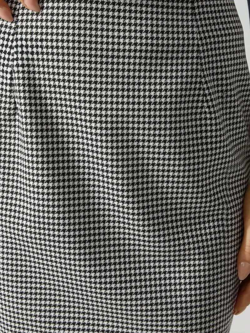 زوبعة تنورة قصيرة كاروهات بخصر عالٍ