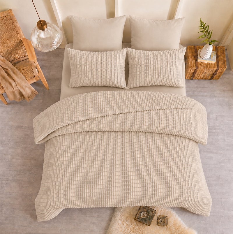 HOMETOPIA Luxury King Size 6-Piece Comforter Set 264×229 cm – Embossed Fabric, Ultra Soft & Breathable Fabric, Comfortable, All-Season Use, Premium Quality, Ideal for AC Rooms & Home Use in Saudi Arabia. - Image 2