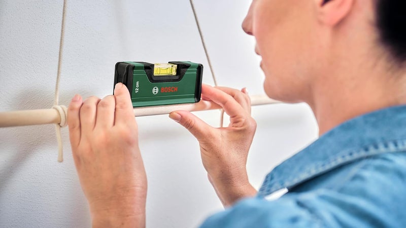 BOSCH مستوى روح 12 سم | مدمج وقابل للحمل | فقاعة عالية الدقة لقراءات دقيقة | هيكل من الألمنيوم المتين | تصميم مريح لراحة الإمساك | مثالي للمشاريع الصغيرة - Image 2