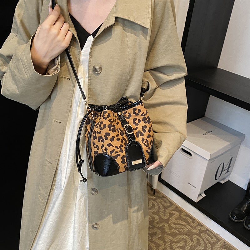 Leopard Print Color-Blocked Women'S Bag Crossbody Bag Vintage Matte Niche Bucket Bag Versatile For Commuting - Image 2
