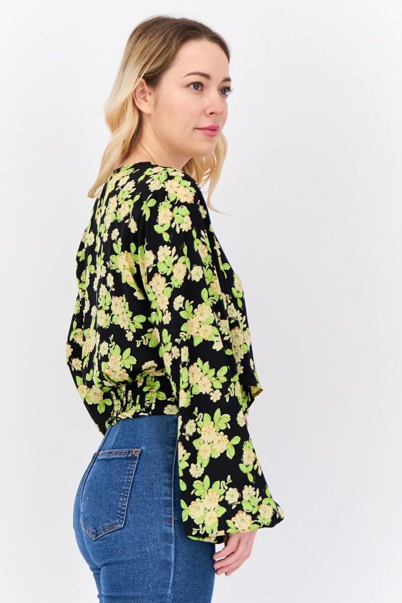 MANGO بلوزة نسائية بأكمام طويلة وطباعة زهور وياقة متقاطعة، سوداء - Image 2