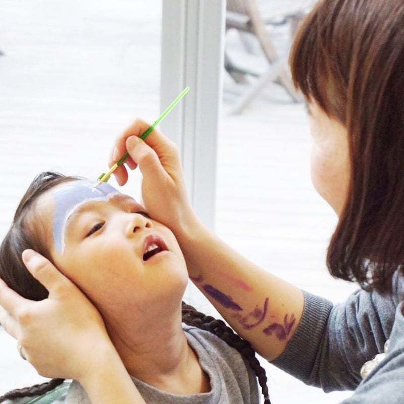 Snazaroo Classic Face Paint in Sky Blue - 0.6 Fl Oz (Pack of 1) - Image 3