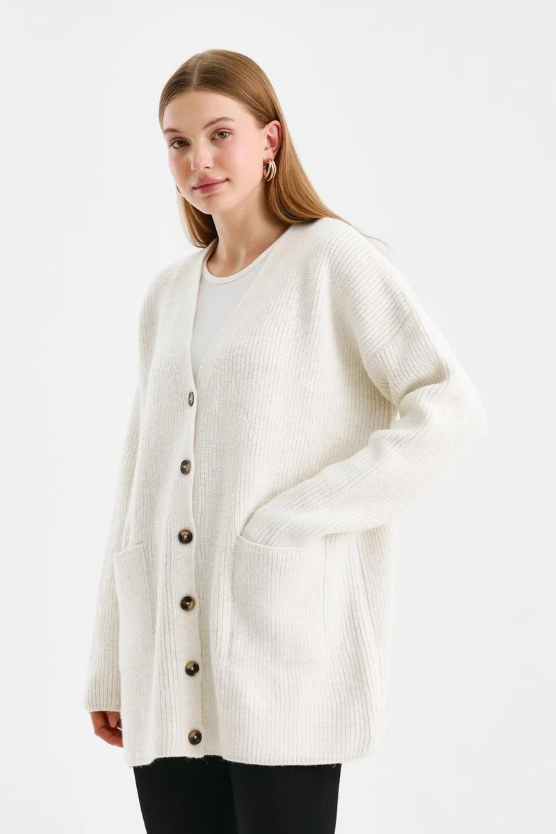 Odelon Women's Buttoned Oversize Pocket Long Ecru Knitted Cardigan
