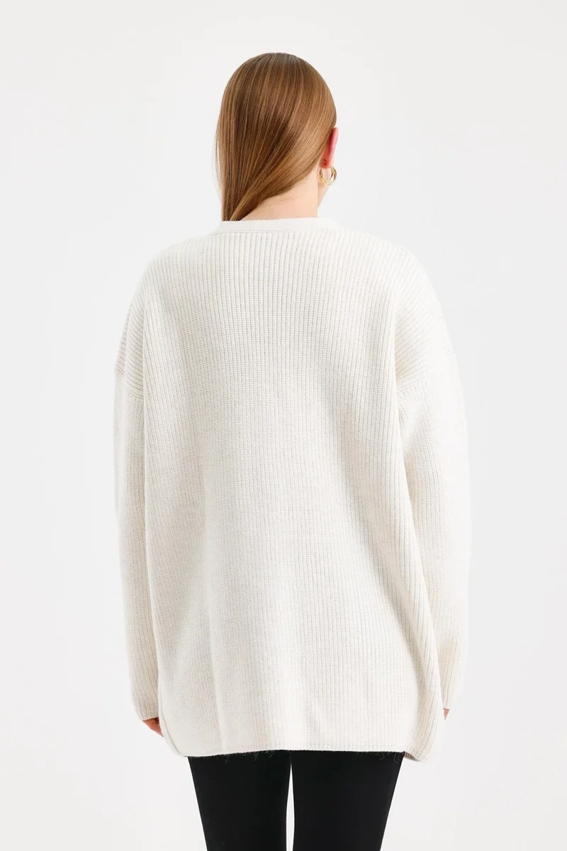 Odelon Women's Buttoned Oversize Pocket Long Ecru Knitted Cardigan
