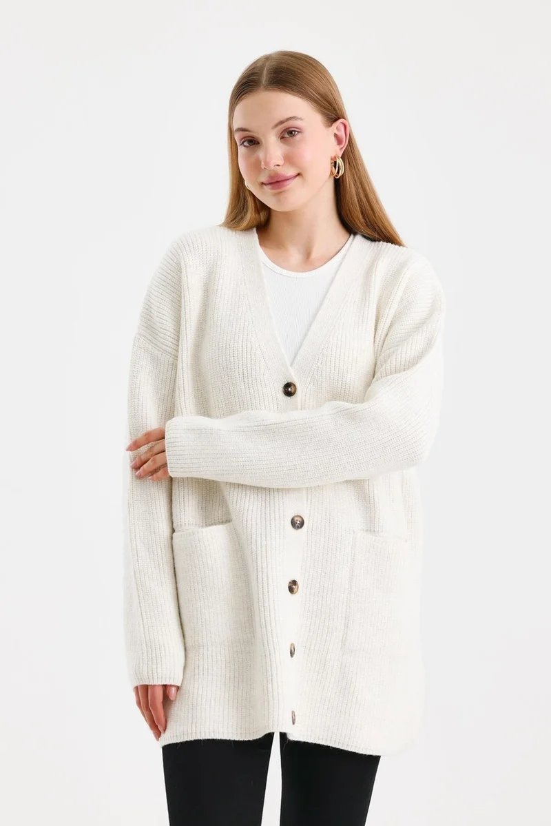 Odelon Women's Buttoned Oversize Pocket Long Ecru Knitted Cardigan
