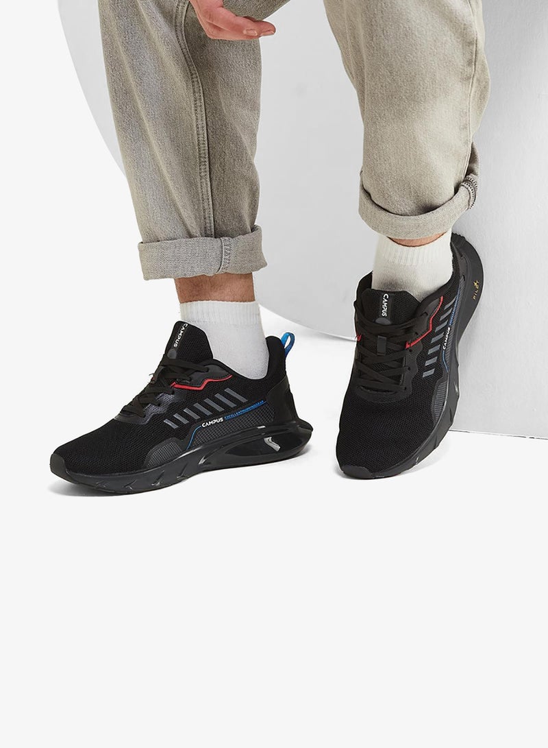 كامبس حذاء جري رجالي أسود بنعل شبكي مسامي وتفاصيل أنيقة متباينة - Image 1