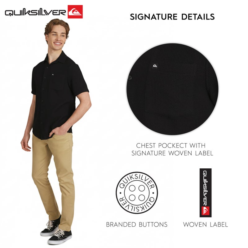 QUIKSILVER قميص كويك سيلفر للرجال بقصة عادية من القطن الفاخر بأكمام قصيرة مزود بأزرار، أسود، متوسط - Image 5