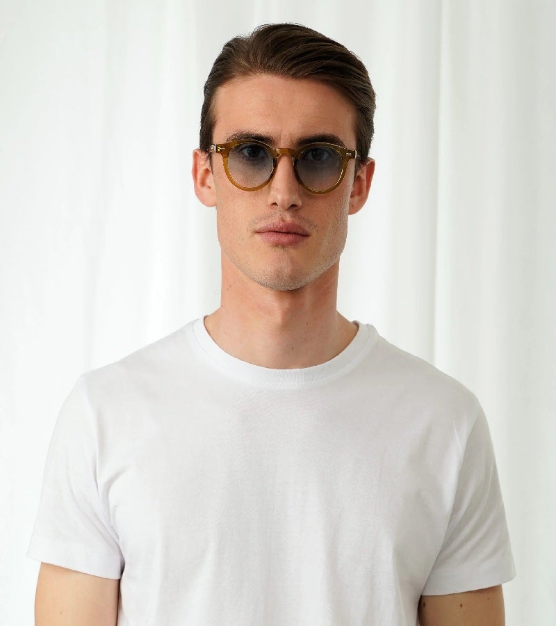  اكسبليست باوتس نظارات شمسية أنيقة من جيمس أوليف بتدرج أزرق للجنسين - Image 3